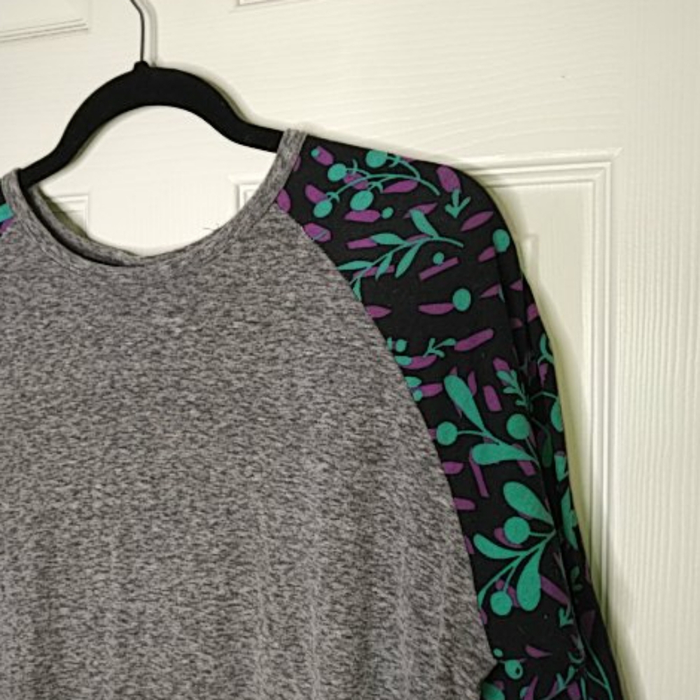 LulaRoe Grey Floral Jersey Top Sz. L - Picture 2 of 4